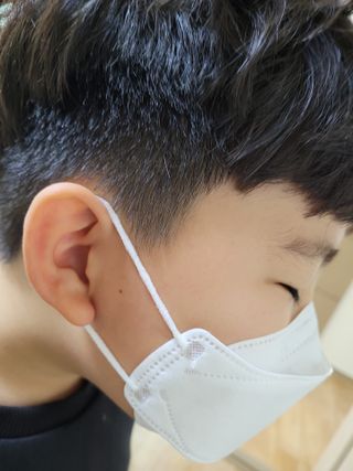 위케어 KF80 중형마스크 화이트 20매 초등학생 마스크 국산 — 5점을 준 리뷰어가 2021년 4월 올린 사용 사진