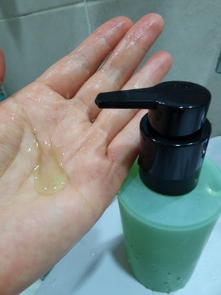 프리마인 메이크업과 들뜨는 각질까지 한방에 깐달걀로! 순하기까지한 셀베이스 그린티클렌저(200ml) — 3.5점을 준 리뷰어가 2023년 5월 올린 사용 사진