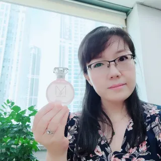 자연스러운 샴푸향이 나는 메블릭퍼퓸 케라 50ml +상큼달달한 라즈베리향이 나는 메블릭퍼퓸 라즈베리 50ml — 5점을 준 리뷰어가 2022년 9월 올린 사용 사진
