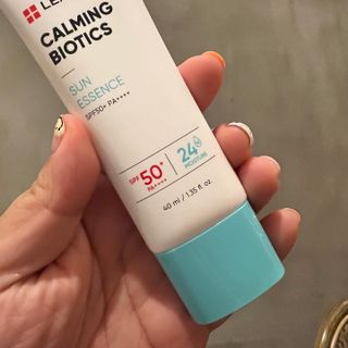 리더스코스메틱 리더스 카밍 바이오틱스 선 에센스 SPF 50+ PA++++ — 5점을 준 리뷰어가 2022년 5월 올린 사용 사진