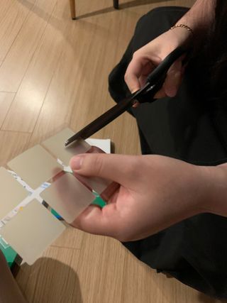 [큐어반H 커팅] 간편하게 떼서 쓰는 자외선차단 습윤밴드 (1팩/30매입) — 3.5점을 준 리뷰어가 2022년 10월 올린 사용 사진