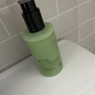 프리마인 메이크업과 들뜨는 각질까지 한방에 깐달걀로! 순하기까지한 셀베이스 그린티클렌저(200ml) — 5점을 준 리뷰어가 2023년 1월 올린 사용 사진