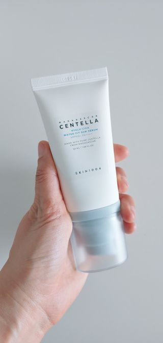 [스킨1004] 마다가스카르 센텔라 히알루-시카 워터핏 선세럼 50ml — 4점을 준 리뷰어가 2024년 5월 올린 사용 사진