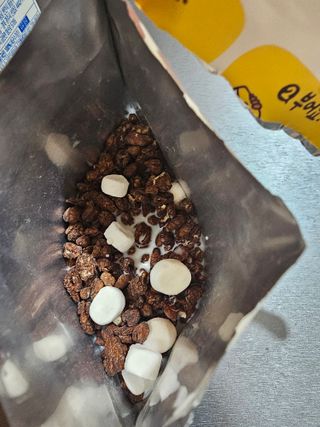 스낵스 와그작후루룩 3종_카카오2봉+아몬드2봉+딸기2봉 (총 6봉) — 5점을 준 리뷰어가 2024년 2월 올린 사용 사진