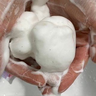 IO 아이오 오늘도 넌 눈부셔 - 데일리 스크럽 클렌징폼 — 5점을 준 리뷰어가 2021년 2월 올린 사용 사진