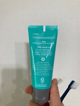 치과에서 쓰는 치약 _ 라벨제로 저불소 꼬마, 키즈, 유아, 베이비, 주니어 안전한 어린이치약 — 4.5점을 준 리뷰어가 2023년 1월 올린 사용 사진