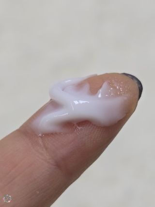 나우 [리브엠]피부 속부터 겹겹이, 촘촘하게! 워터핏8중 수분착붙 크림 — 4.5점을 준 리뷰어가 2025년 5월 올린 사용 사진