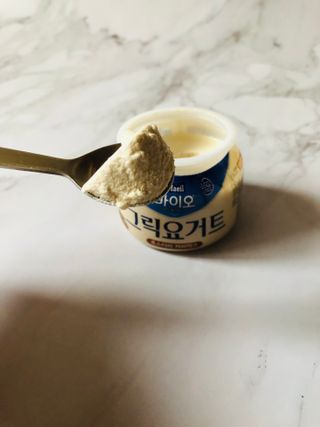 매일바이오 그릭요거트 오리지널 플레인 4개, 로스터리 커피믹스 4개 — 5점을 준 리뷰어가 2021년 12월 올린 사용 사진