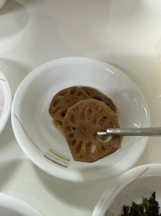 하나마이 [마마쿡] 전 청와대 천상현 셰프의 밑반찬  5종세트(소고기 장조림+연근조림+진미채+간장김자반+새우김자반) — 4점을 준 리뷰어가 2023년 4월 올린 사용 사진
