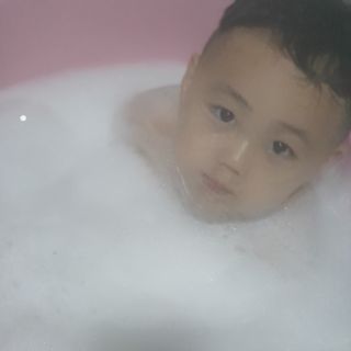 버블데이 아로마/과일 거품 입욕제 — 5점을 준 리뷰어가 2021년 7월 올린 사용 사진