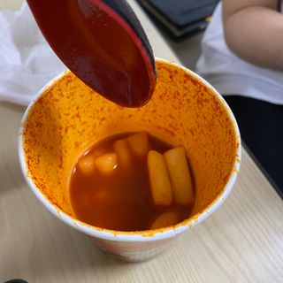 유비쿡 컵떡볶이 매운컵떡볶이2개/ 짜장컵떡볶이 2개  총 4개세트 — 5점을 준 리뷰어가 2021년 2월 올린 사용 사진