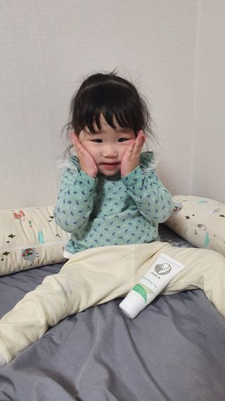 mom e 맘이 내추럴 베이비 케어 크림+바디오일 — 4점을 준 리뷰어가 2021년 1월 올린 사용 사진
