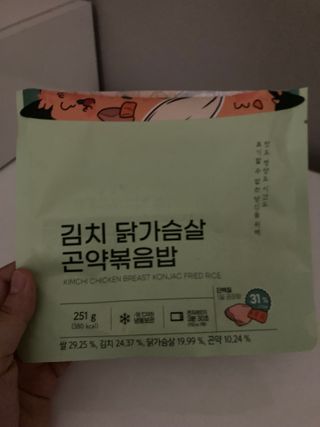 [푸딩팩토리] 요잇조잇 닭갈비 닭가슴살/김치 닭가슴살 곤약볶음밥 2종 (김치볶음밥 2개 닭갈비 볶음밥 1개) — 5점을 준 리뷰어가 2022년 7월 올린 사용 사진