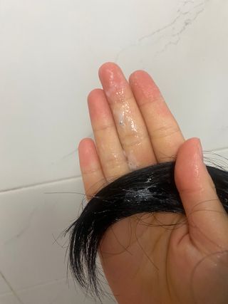 유메이 웰니스 샴푸 + 유메이 스칼프 브러쉬 — 4점을 준 리뷰어가 2022년 2월 올린 사용 사진