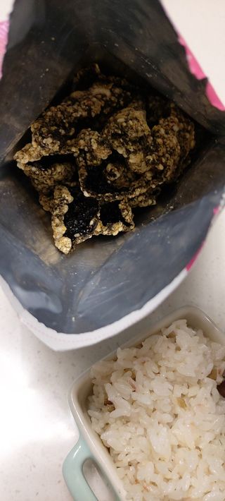 오봉산꽃부각 [만나식품] 오봉산 꽃부각 3가지 맛(오리지널, 새우맛, 매운고추맛) — 4점을 준 리뷰어가 2023년 1월 올린 사용 사진