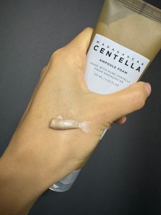 스킨1004 [SKIN1004] 마다가스카르 센텔라 앰플 폼 125ml — 3.5점을 준 리뷰어가 2024년 8월 올린 사용 사진