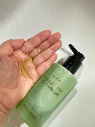 프리마인 메이크업과 들뜨는 각질까지 한방에 깐달걀로! 순하기까지한 셀베이스 그린티클렌저(200ml) — 5점을 준 리뷰어가 2023년 5월 올린 사용 사진