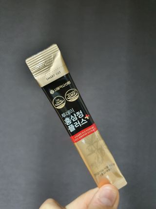 서울약사신협_투데이홍삼정플러스스틱_10g x 30포 — 5점을 준 리뷰어가 2021년 6월 올린 사용 사진