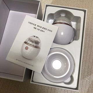 디하우트 랩 디하우트랩 클렌징 피부관리기 진동클렌저 실리콘+2종 인조모 브러시 — 5점을 준 리뷰어가 2021년 11월 올린 사용 사진