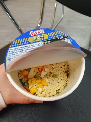 NISSIN 닛신 컵누들  4종 - 씨푸드오리지날, 씨푸드 스파이시, 씨푸드 커리, 씨푸드 XO소스 — 4점을 준 리뷰어가 2022년 11월 올린 사용 사진