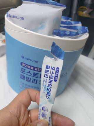 서울약사신협_포스트바이오틱스패밀리_5g x 100포 — 5점을 준 리뷰어가 2021년 6월 올린 사용 사진