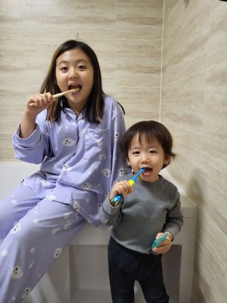 치과에서 쓰는 치약 _ 라벨제로 저불소 꼬마, 키즈, 유아, 베이비, 주니어 안전한 어린이치약 — 5점을 준 리뷰어가 2022년 12월 올린 사용 사진