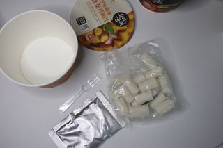 프리 [요리궁리] 타입 B (매콤,치즈,매콤까르보) 꽃떡볶이 6개입 세트 — 5점을 준 리뷰어가 2024년 12월 올린 사용 사진
