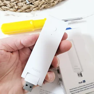 아카라 조명 스위치를 누워서 끄는 방법 (스마트 조명 스위치 2구 + 무선 리모트 스위치 1구 T1, 스마트 허브 E1) — 5점을 준 리뷰어가 2022년 1월 올린 사용 사진