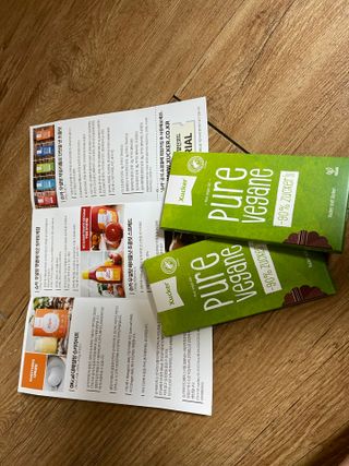 당류2g 자일리톨로 단맛을낸 슈카 퓨어비건 무설탕초콜릿 Xucker vegan 2개입 — 2.5점을 준 리뷰어가 2021년 4월 올린 사용 사진