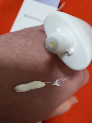 바노바기 코스메틱 바노바기 밀크씨슬 리페어 시카 선스크린 플러스 50ml — 5점을 준 리뷰어가 2023년 2월 올린 사용 사진