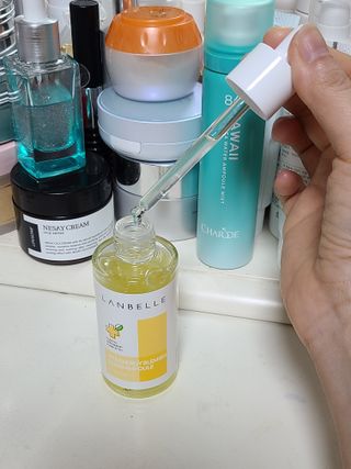 랑벨 비타 에너지 잡티 앰플 50ml 고농축 비타민, 저자극, 수분 촉촉, 미백 앰플 — 5점을 준 리뷰어가 2022년 4월 올린 사용 사진