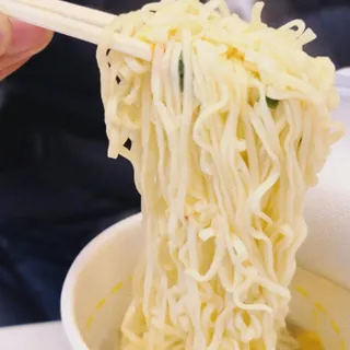NISSIN 닛신 컵누들  4종 - 씨푸드오리지날, 씨푸드 스파이시, 씨푸드 커리, 씨푸드 XO소스 — 5점을 준 리뷰어가 2022년 11월 올린 사용 사진