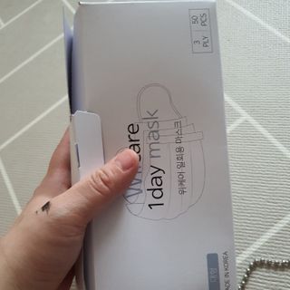 위케어 원데이 덴탈마스크 50매 화이트 대형 국내생산 — 5점을 준 리뷰어가 2021년 2월 올린 사용 사진
