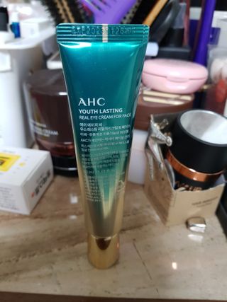 [NEW 탄력유턴 아이크림] AHC 유스 래스팅 리얼 아이크림 포 페이스 — 5점을 준 리뷰어가 2021년 2월 올린 사용 사진