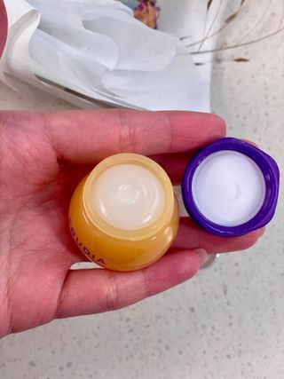 틱톡 [후르디아] 튼입술해결템 올리브영 블루베리 하이드레이팅 허니 립밤 — 5점을 준 리뷰어가 2024년 3월 올린 사용 사진