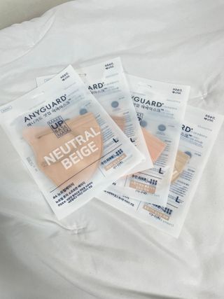 애니가드 셋업메베마스크 (대형 4컬러 + 중형 4컬러) — 4점을 준 리뷰어가 2022년 3월 올린 사용 사진