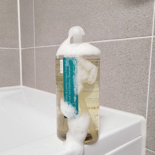 닥터시드 페퍼민트 앤 레몬 비건 비듬케어 쿨 탈모 샴푸 (1000ml) — 5점을 준 리뷰어가 2024년 2월 올린 사용 사진
