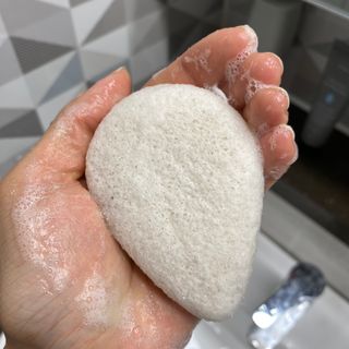오투에니원 화이트 스완 퍼펙트 폼 클렌징 150g 퍼프증정 — 5점을 준 리뷰어가 2023년 1월 올린 사용 사진