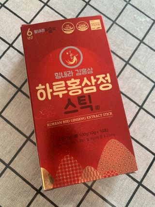 힘내라김홍삼 하루홍삼정스틱 10g x 10포 — 5점을 준 리뷰어가 2021년 4월 올린 사용 사진