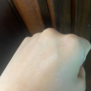 틱톡 [후르디아] 튼입술해결템 올리브영 블루베리 하이드레이팅 허니 립밤 — 5점을 준 리뷰어가 2023년 10월 올린 사용 사진