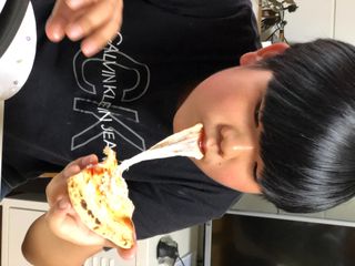 서브큐 리얼 화덕피자 3종 (마르게리타+애플고르곤졸라+페페로니) — 5점을 준 리뷰어가 2022년 5월 올린 사용 사진
