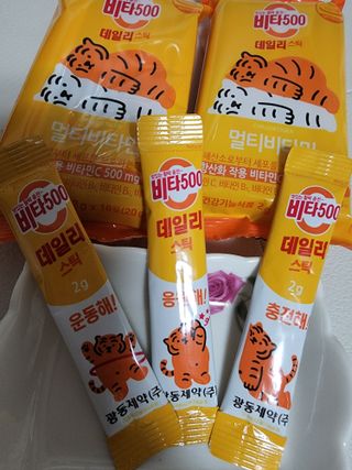 광동생활건강 [광동] 비타 500 데일리 스틱 VB, VC를 함유한 멀티비타민 30포+30포 — 5점을 준 리뷰어가 2022년 7월 올린 사용 사진