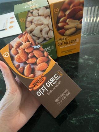 짜먹는 이지견과 짜먹는 이지아몬드, 짜먹는 이지허니피넛, 짜먹는 이지캐슈넛 각 10g X  10포 — 5점을 준 리뷰어가 2021년 3월 올린 사용 사진