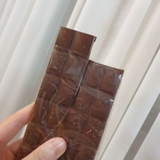 당류2g 자일리톨로 단맛을낸 슈카 퓨어비건 무설탕초콜릿 Xucker vegan 2개입 — 5점을 준 리뷰어가 2021년 4월 올린 사용 사진