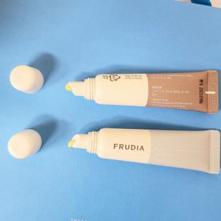 [후르디아] 올리브영 착한보습 비건 립버터 2종 — 5점을 준 리뷰어가 2021년 10월 올린 사용 사진