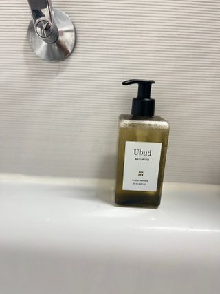 테이크어샤워 구매평)우붓 바디워시 Ubud BODY WASH 250ML — 5점을 준 리뷰어가 2025년 9월 올린 사용 사진