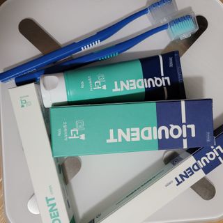 리퀴덴트 오랄케어 온가족용 리퀴덴트 더더 오랄케어 무불소 치약 + 임상시험완료 이중 미세 엠보싱 칫솔 올데이세트 — 5점을 준 리뷰어가 2020년 12월 올린 사용 사진
