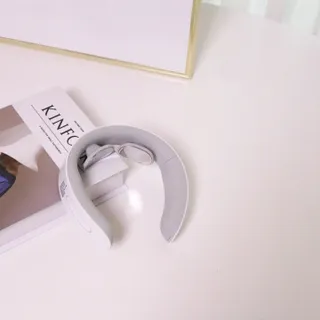 멜리언스 목 마사지기 — 5점을 준 리뷰어가 2022년 2월 올린 사용 사진