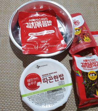 [서울시스터즈] CU 김치 4총사 세트-김치볶음밥, 김치큐브닭, 김치바삭김, 김치아몬드 — 4점을 준 리뷰어가 2021년 9월 올린 사용 사진