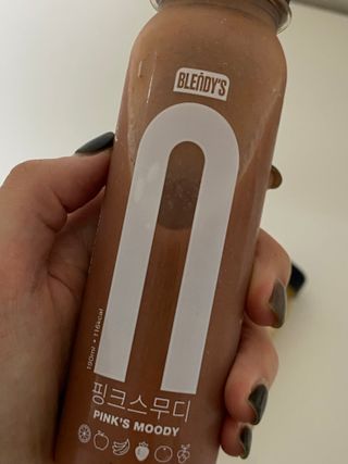 BLENDY'S 핑크 스무디+블론디 스무디 — 5점을 준 리뷰어가 2021년 10월 올린 사용 사진